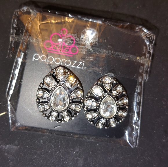 paparazzi Jewelry - Stunning Treasure Retreat Black and Silver Teardrop Earrings w/White Post
